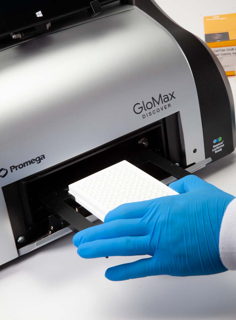 Inserting a plate to run on the GloMax® Discover
